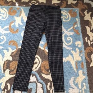 Black graph jeggings.